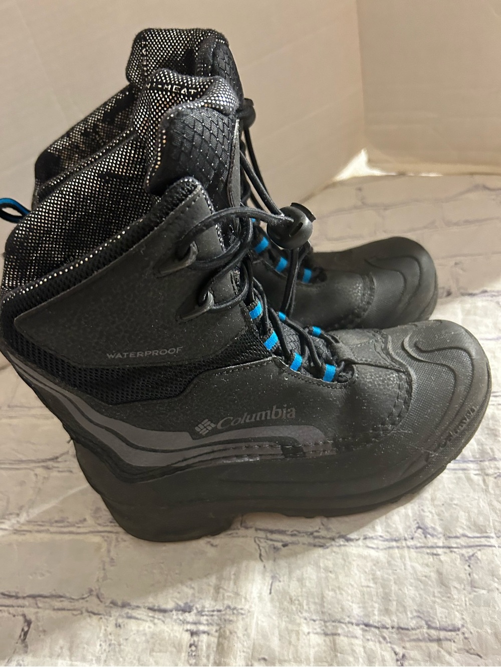 COLUMBIA YOUTH BUGABOOT PLUS IV OMNI-HEAT WINTER BOOTS BLACK & BLUE SIZE 4